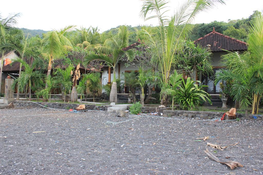 Coconut Beach Bungalows & Warung Amed  Exterior photo